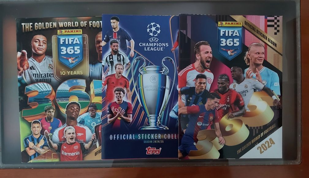 Cadernetas vazias de futebol