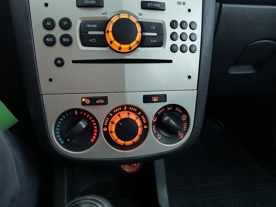 Opel Corsa D z roku 2008 silnik 1.2l do kupienia