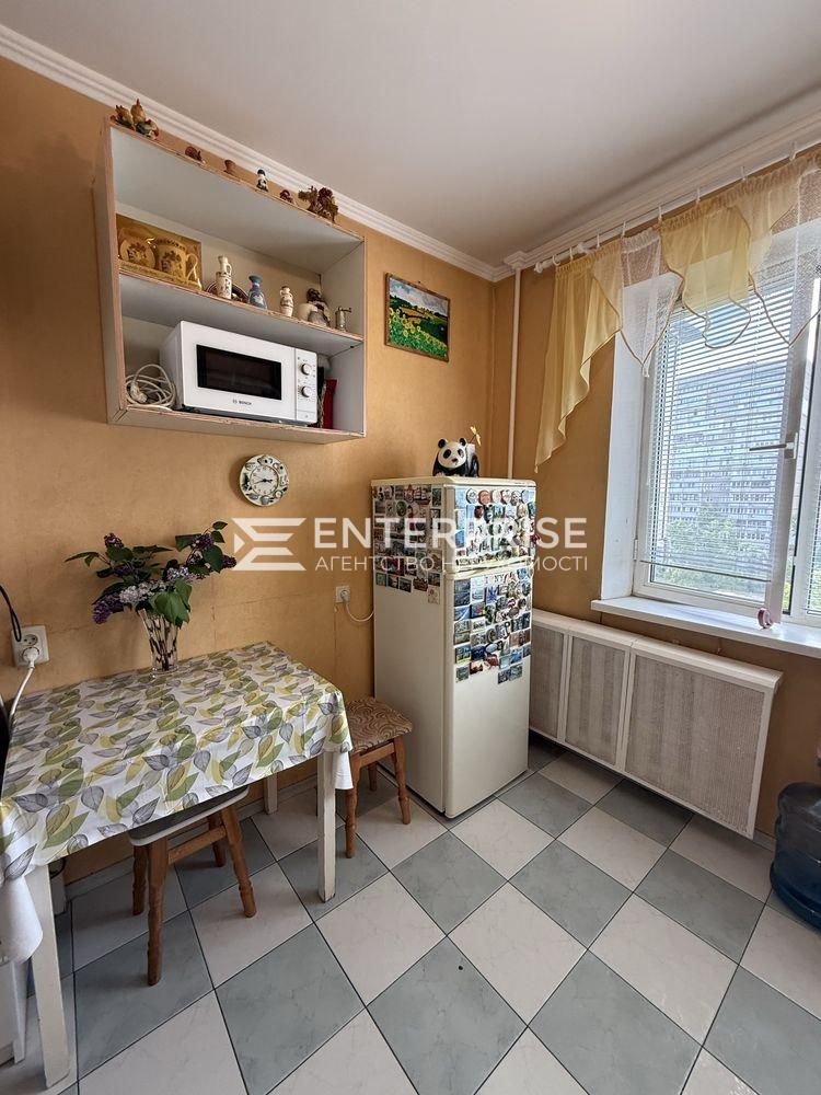Продаж 2к квартири вул. Озерна, 14 Оболонський район