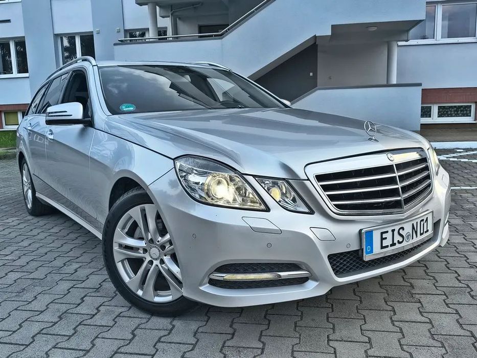 Mercedes-Benz Klasa E 1.8 184PS LIFT Avantgarde, El.klapa, Xenon, Nawigacja! Stan idealny!