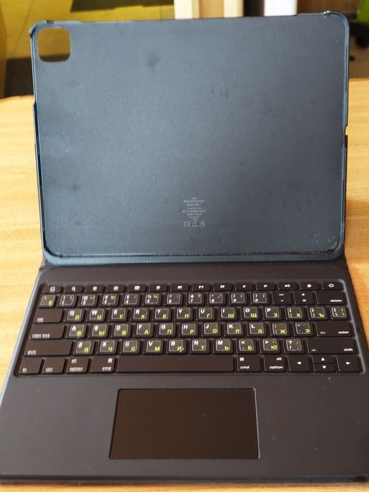 ESR чохол клавіатура iPAD 12,9' 5 and 6 gen