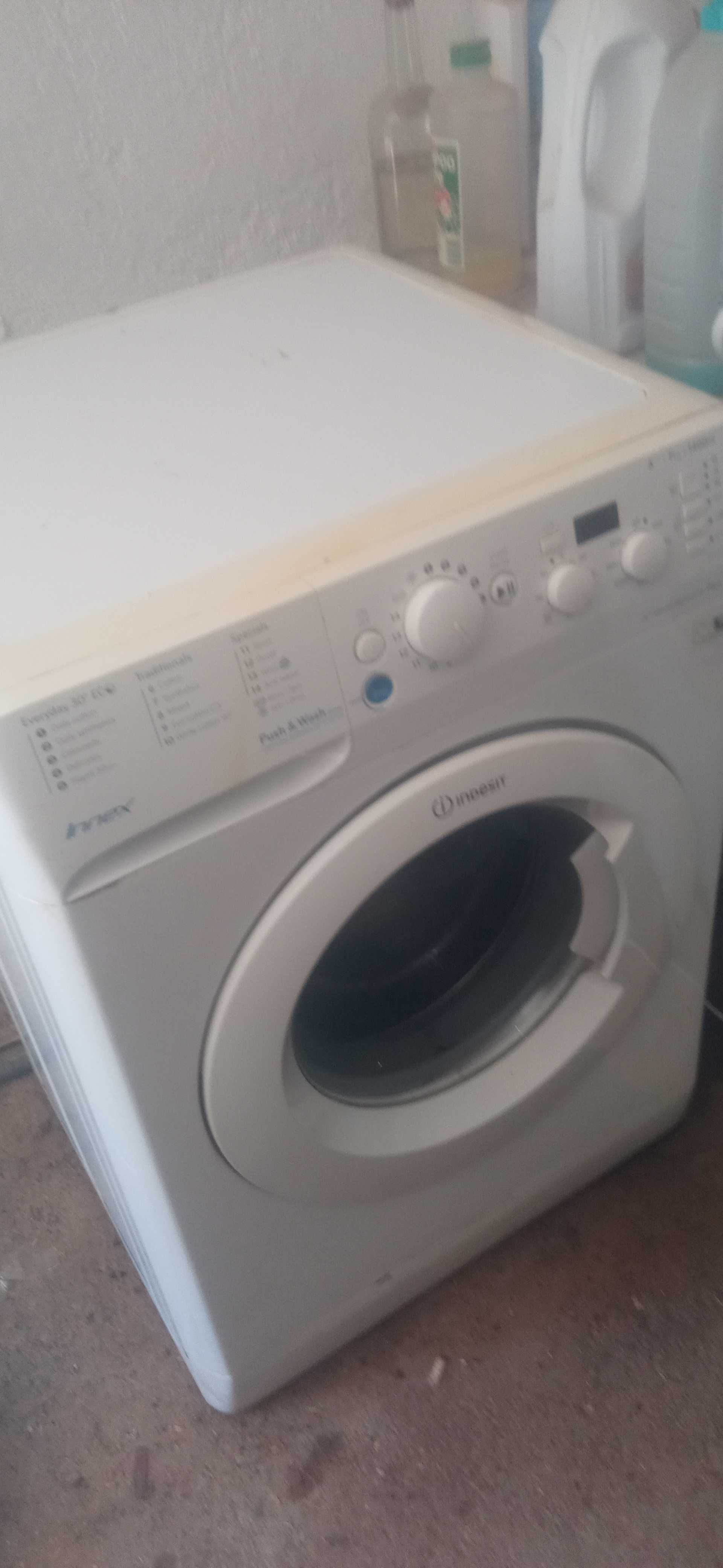 Máquina de Lavar Roupa Indesit 7k A+++ em excelente condição