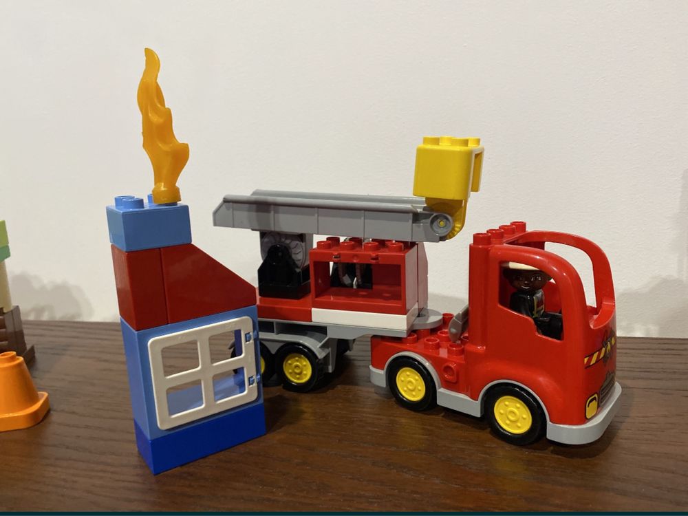 Lego Duplo 10592 wóz strażacki.