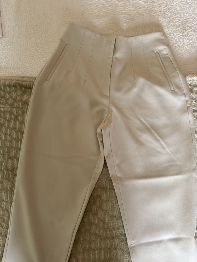 Vendo dois pares de calcas L da Zara