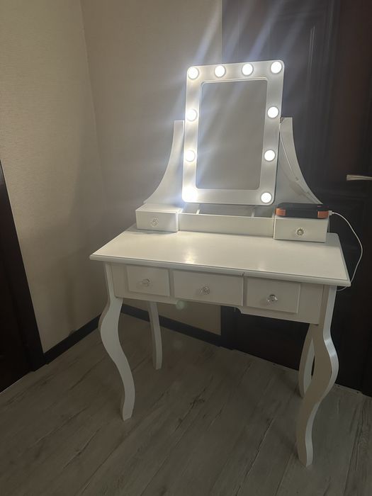 Стол визажный + стул для девочки