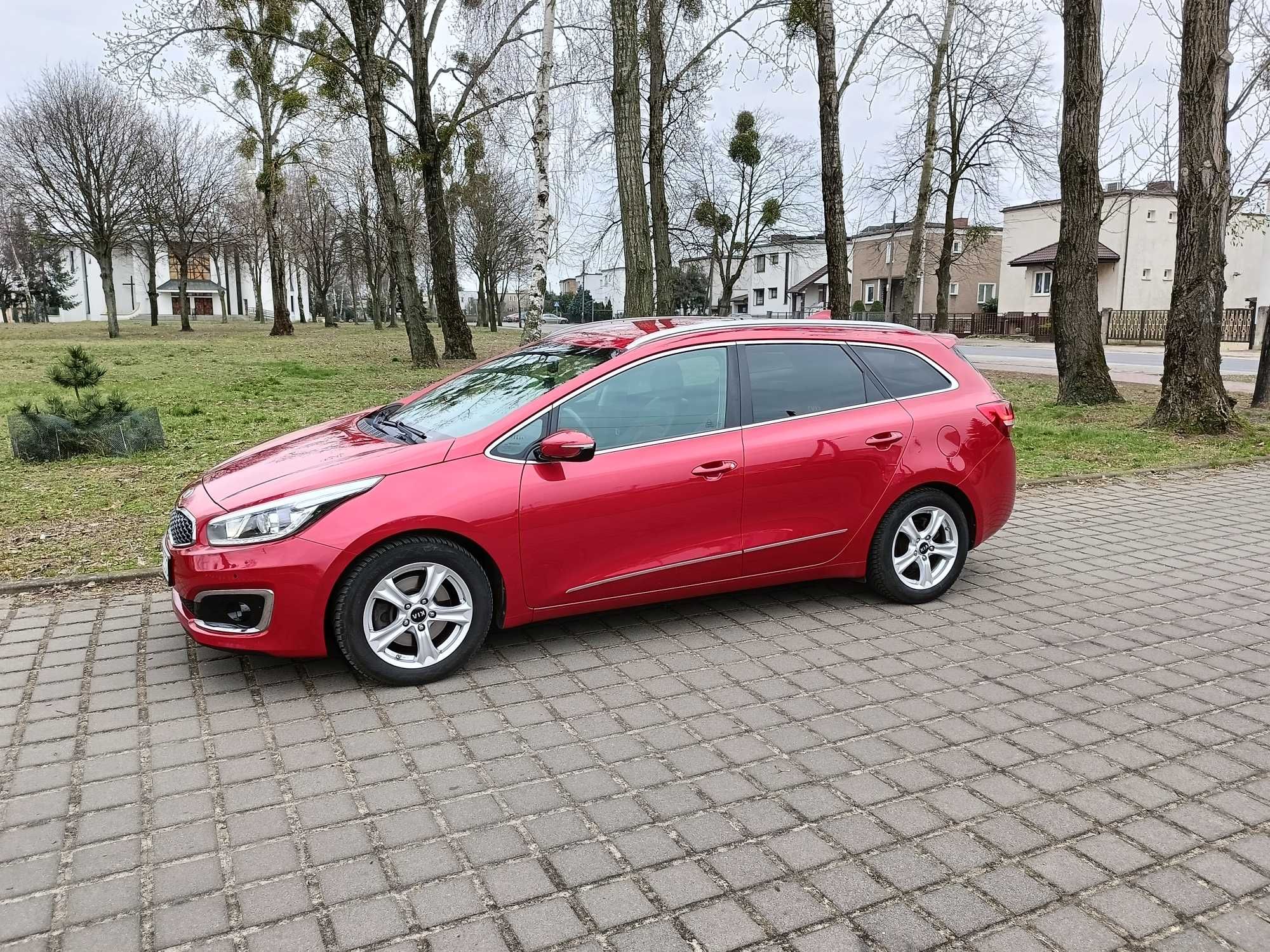 Sprzedam KIA Ceed II Ledy Klimatronik Kamera Cofania Navigac Skóra Hak