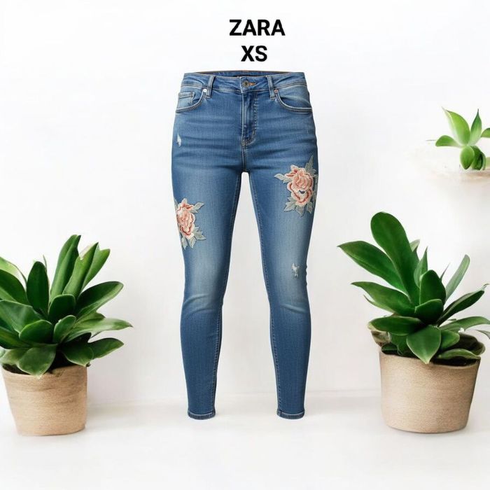 Zara spodnie jeansowe XS jeansy haftowane kwiaty wyprzedaż