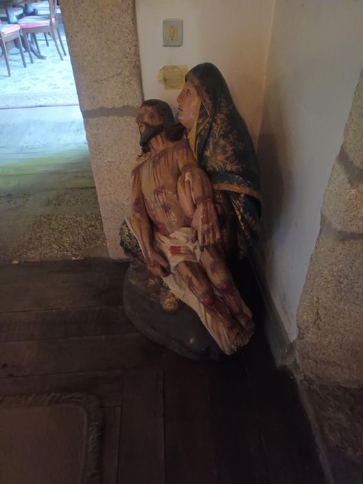 Arte Sacra - Nossa Senhora Pietã de madeira