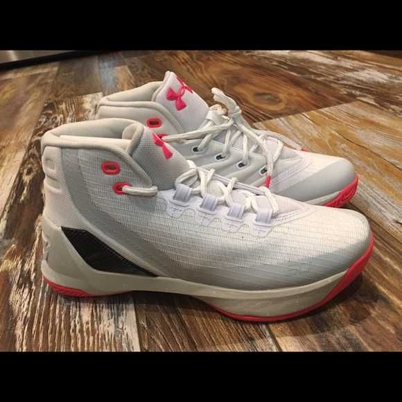 Ультратехнологичные кроссовки UNDЕR ARMOUR CURRY 3.