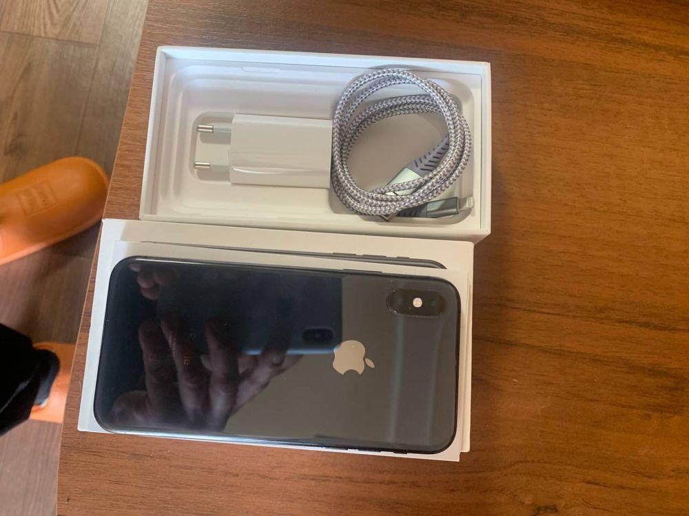 Продается IPhone XS, цена 6000.Либо обмен!