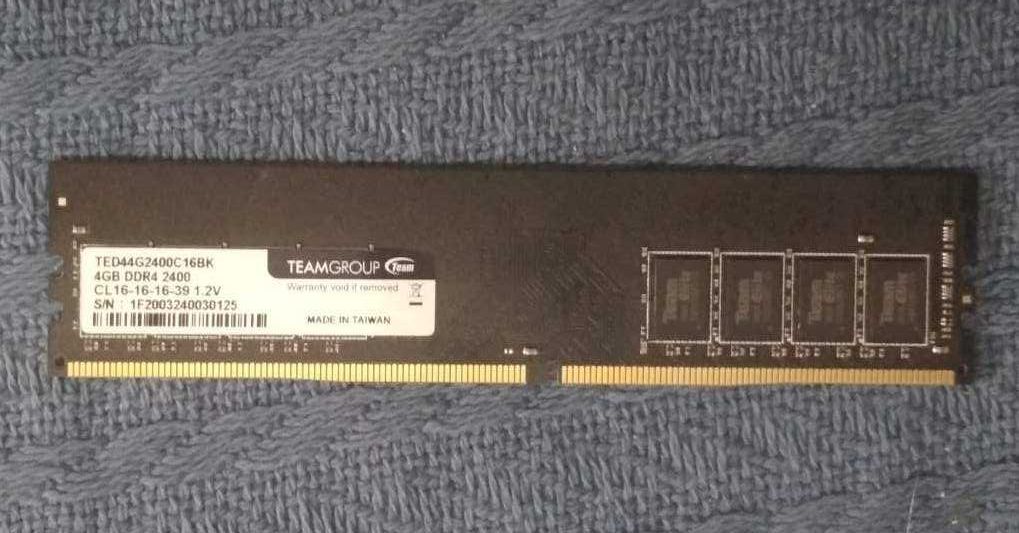 Team (TeamGroup) ddr4= 4Gb 2400MHz