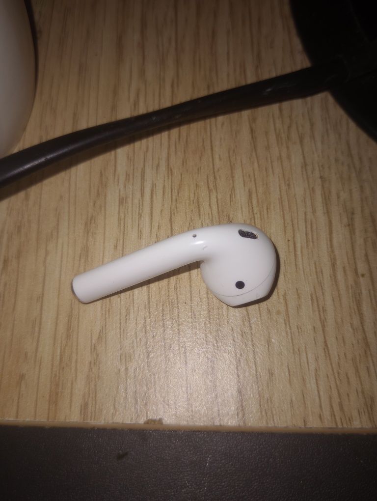 Słuchawka prawa air pods