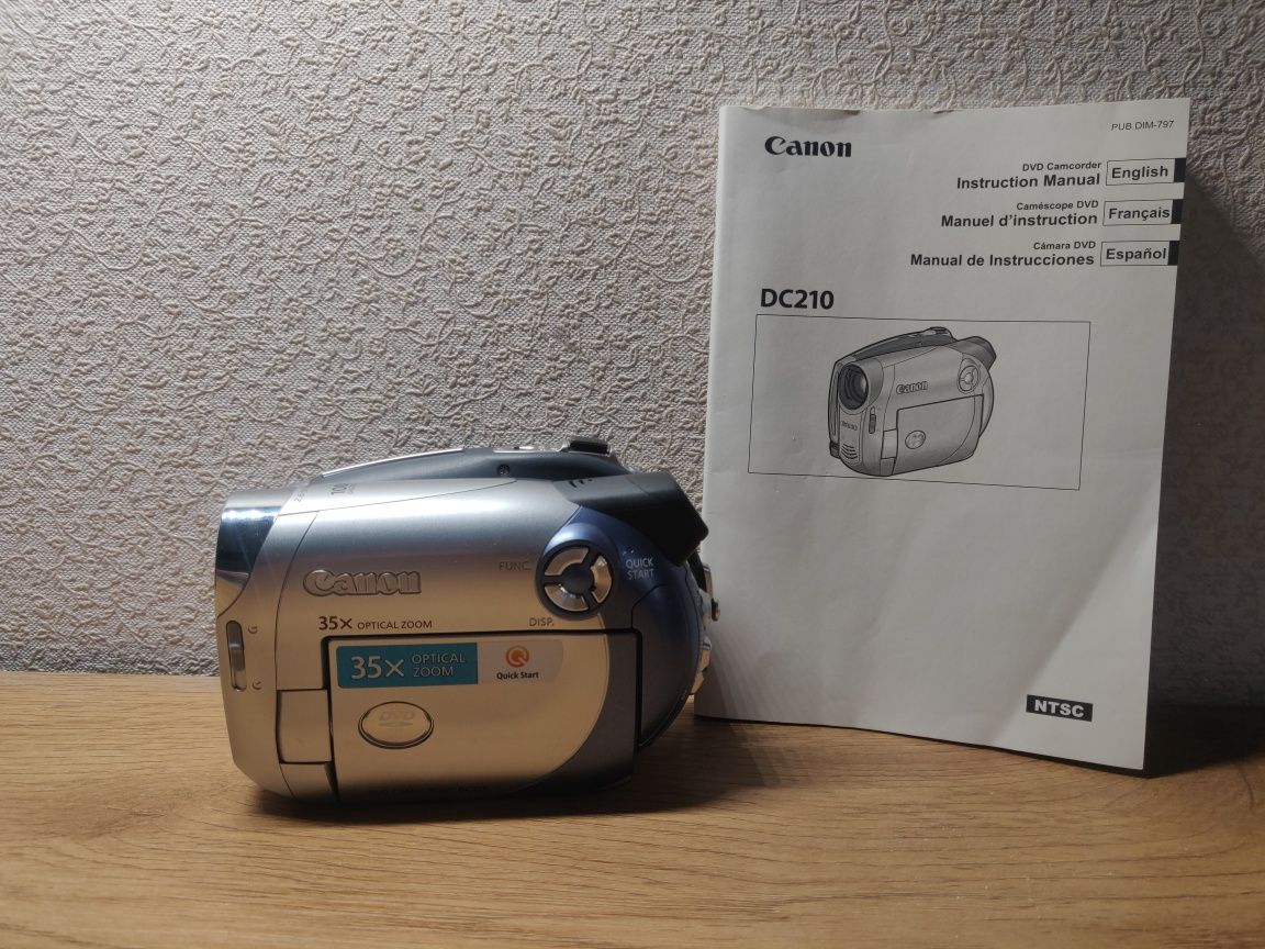 Відеокамера Canon dc 210 / Видеокамера