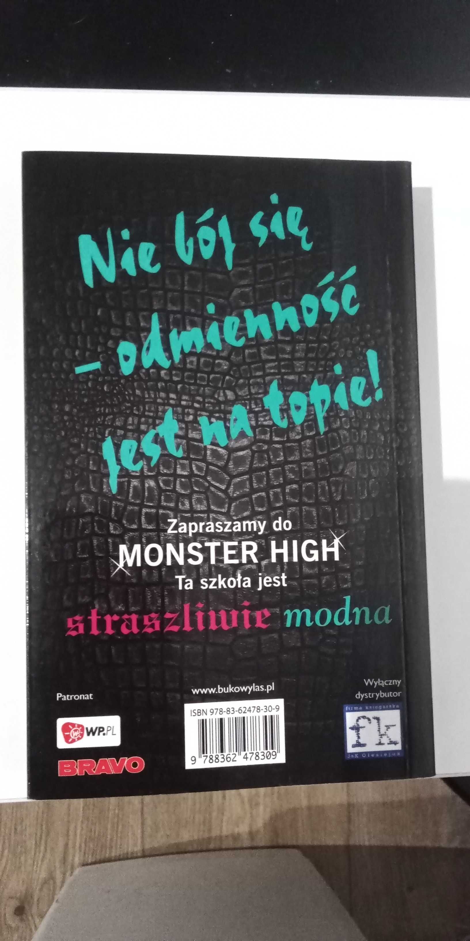 Książki z serii MONSTER HIGH Upiór z sąsiedztwa i Upiorna szkoła