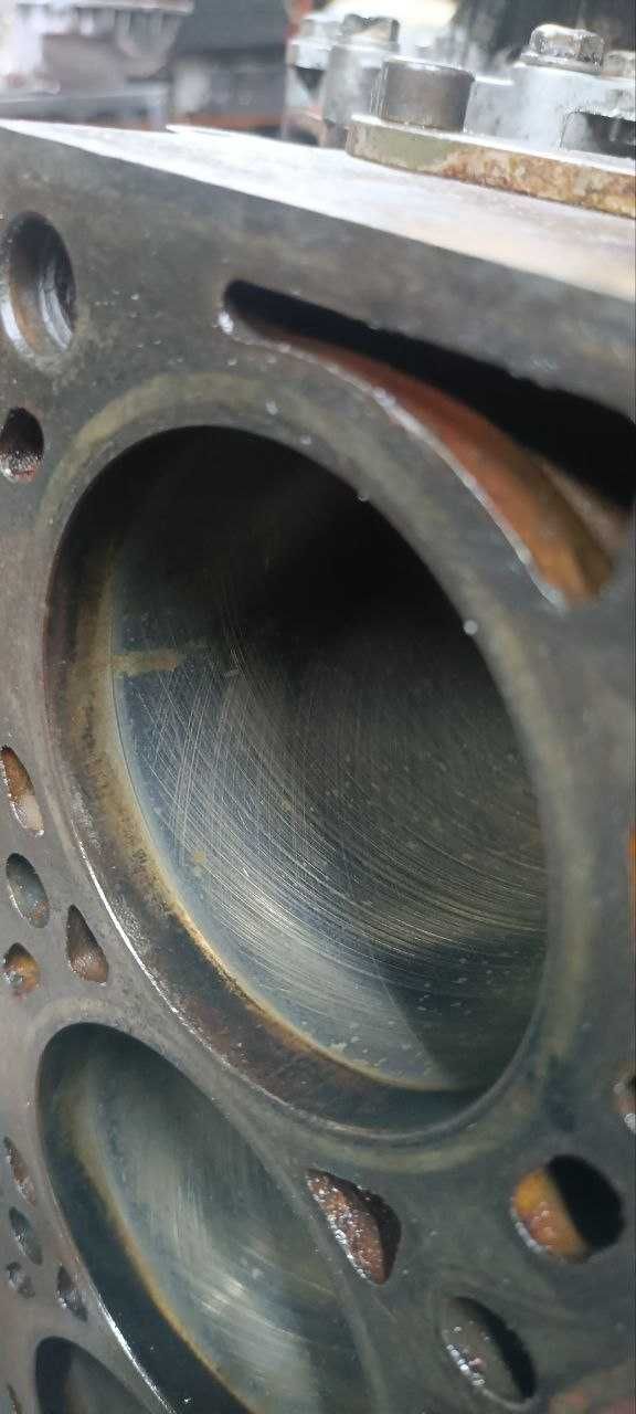 Блок двигуна мотора двигателя Renault Clio Рено Клио 1.9 F8T