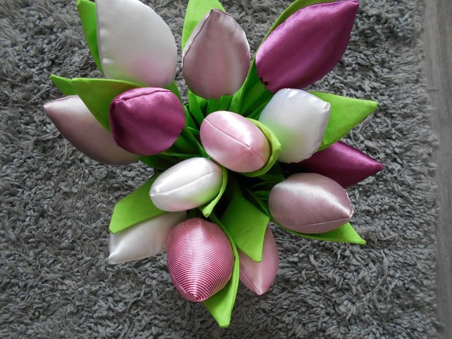 Tulipany ręcznie szyte