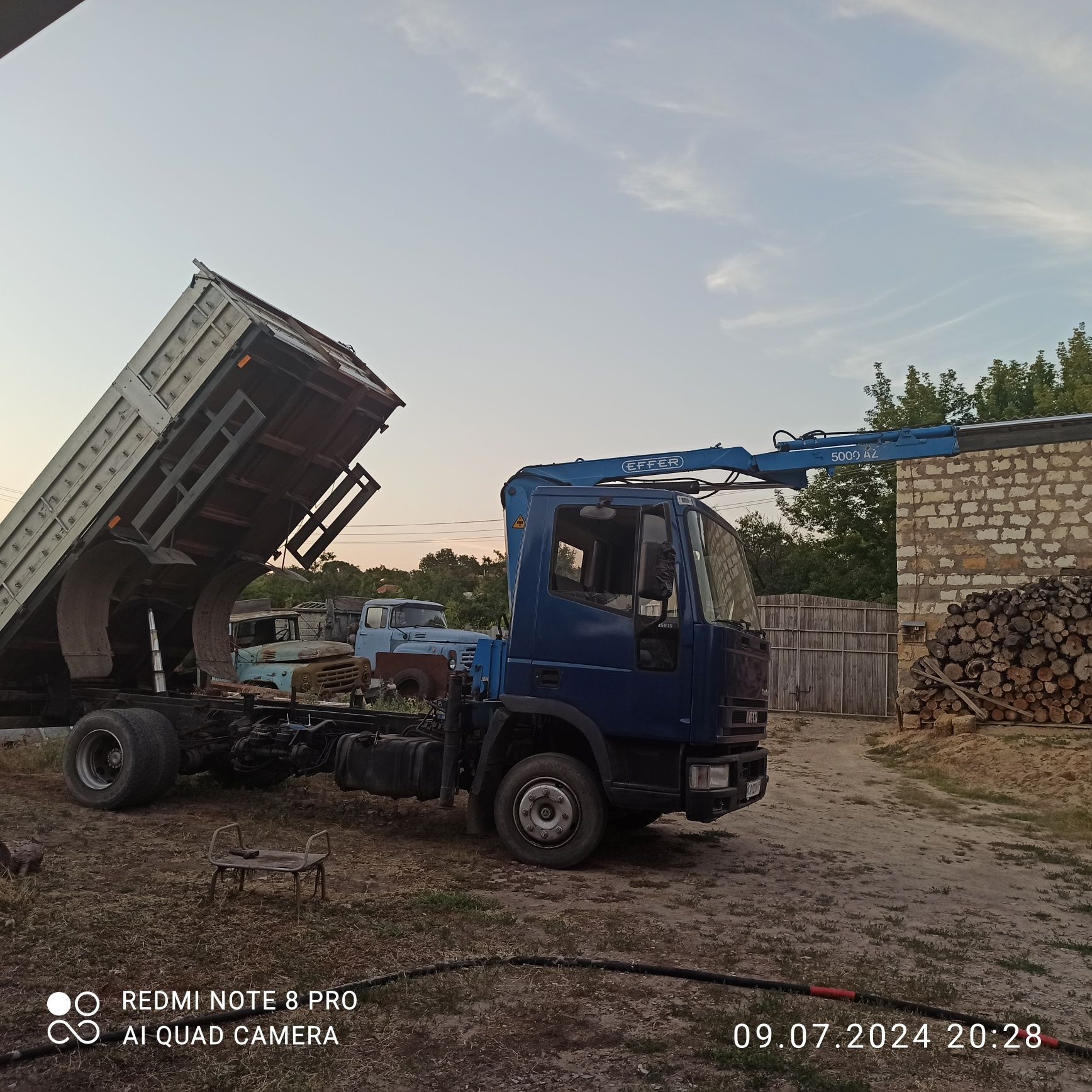 Самосвал с манипулятором