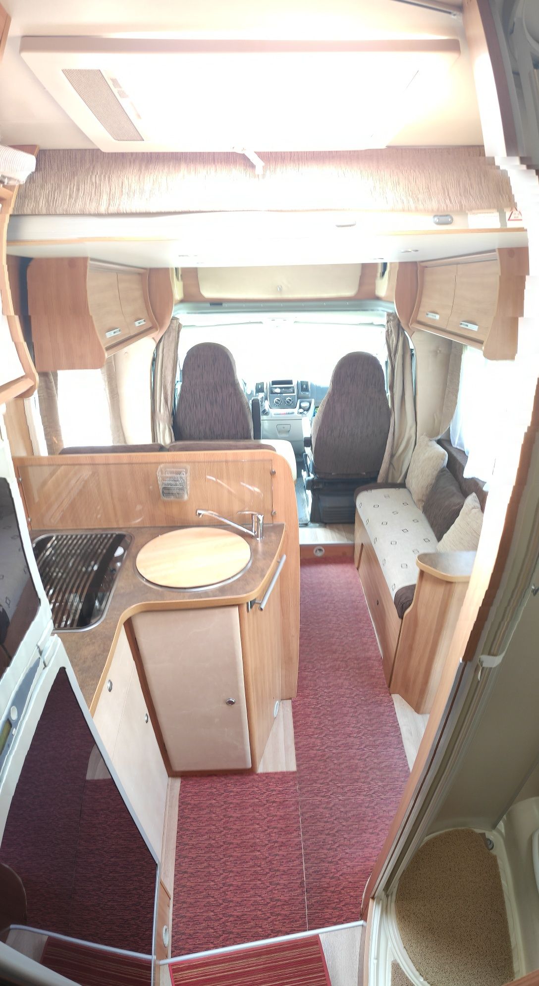 Autocaravana perfilada
98000 km
Ac na cabine
Inversor 
Ba