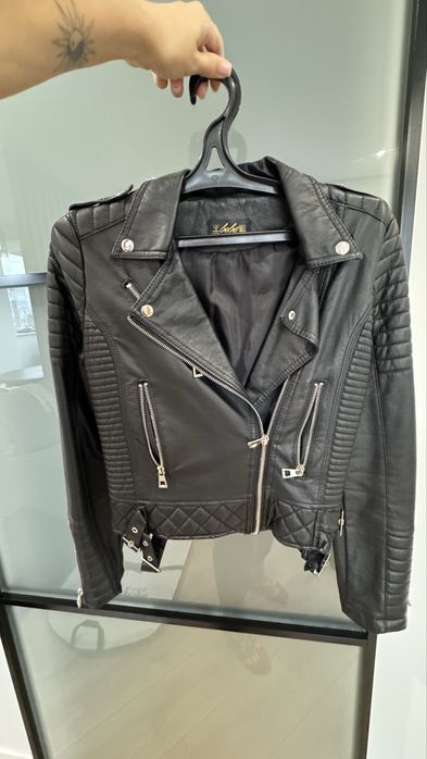 Косуха чорна розмір S шкірзам куртка