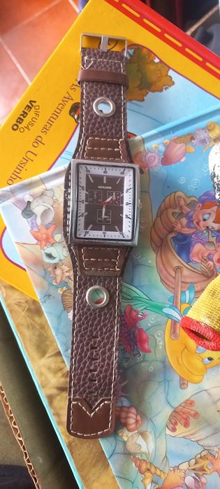 Vendo relógio de senhora em bom estado