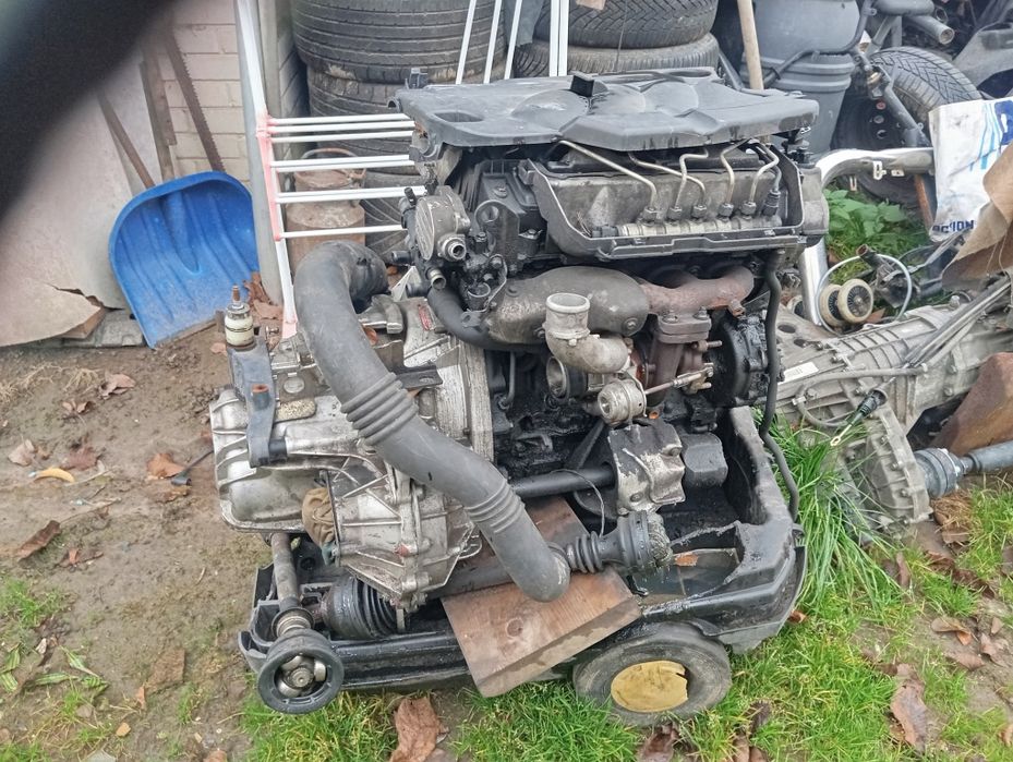 Silnik kompletny ze skrzynią biegów Trafic Vivaro 2,5 Diesel CDTI