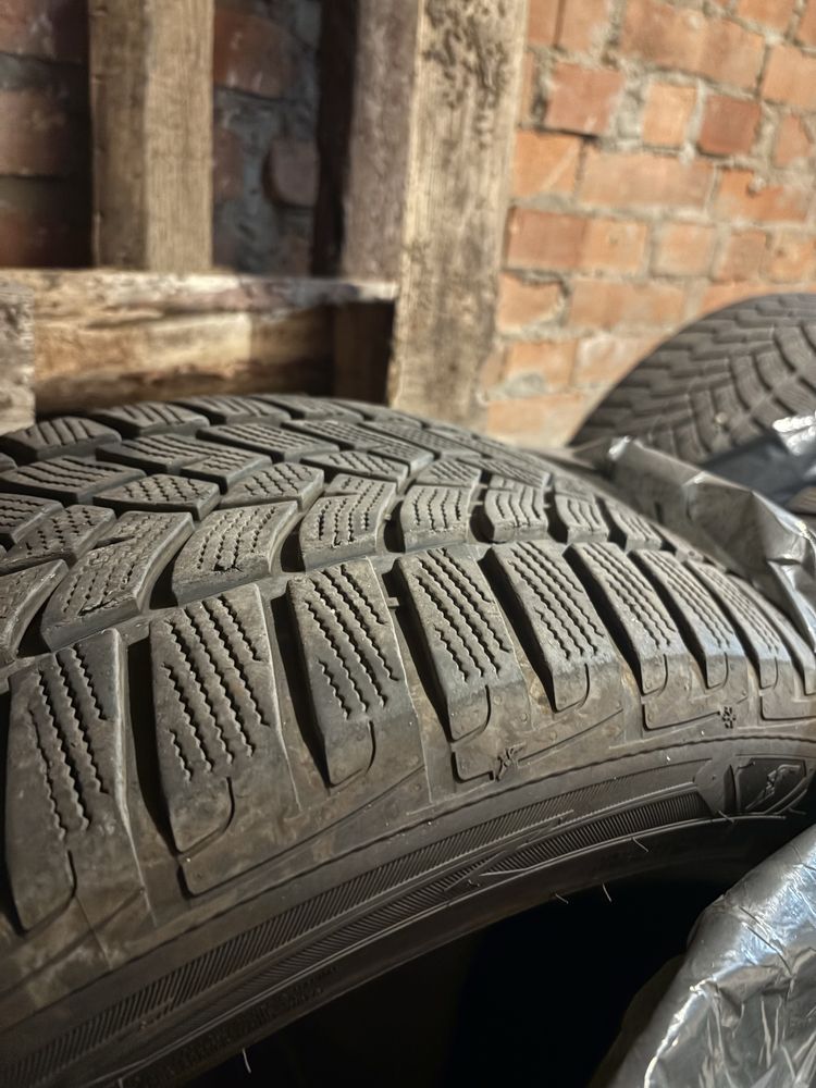 Opony zimowe Goodyear 245/45/19 super stan 102v