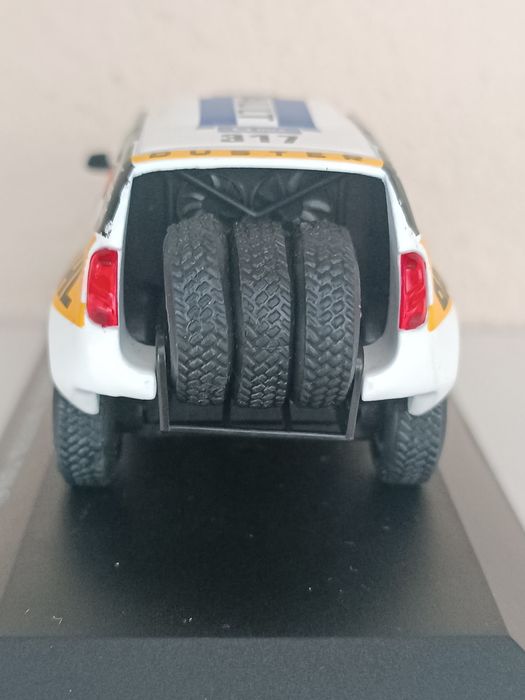 Renault Duster Dakar 1/43