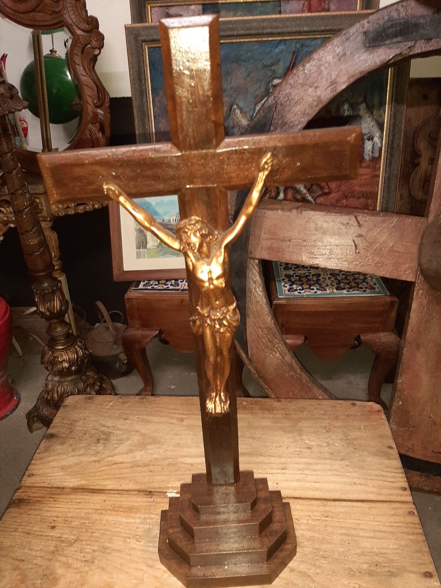 Crucifixo Em Madeira Com Cristo em Bronze