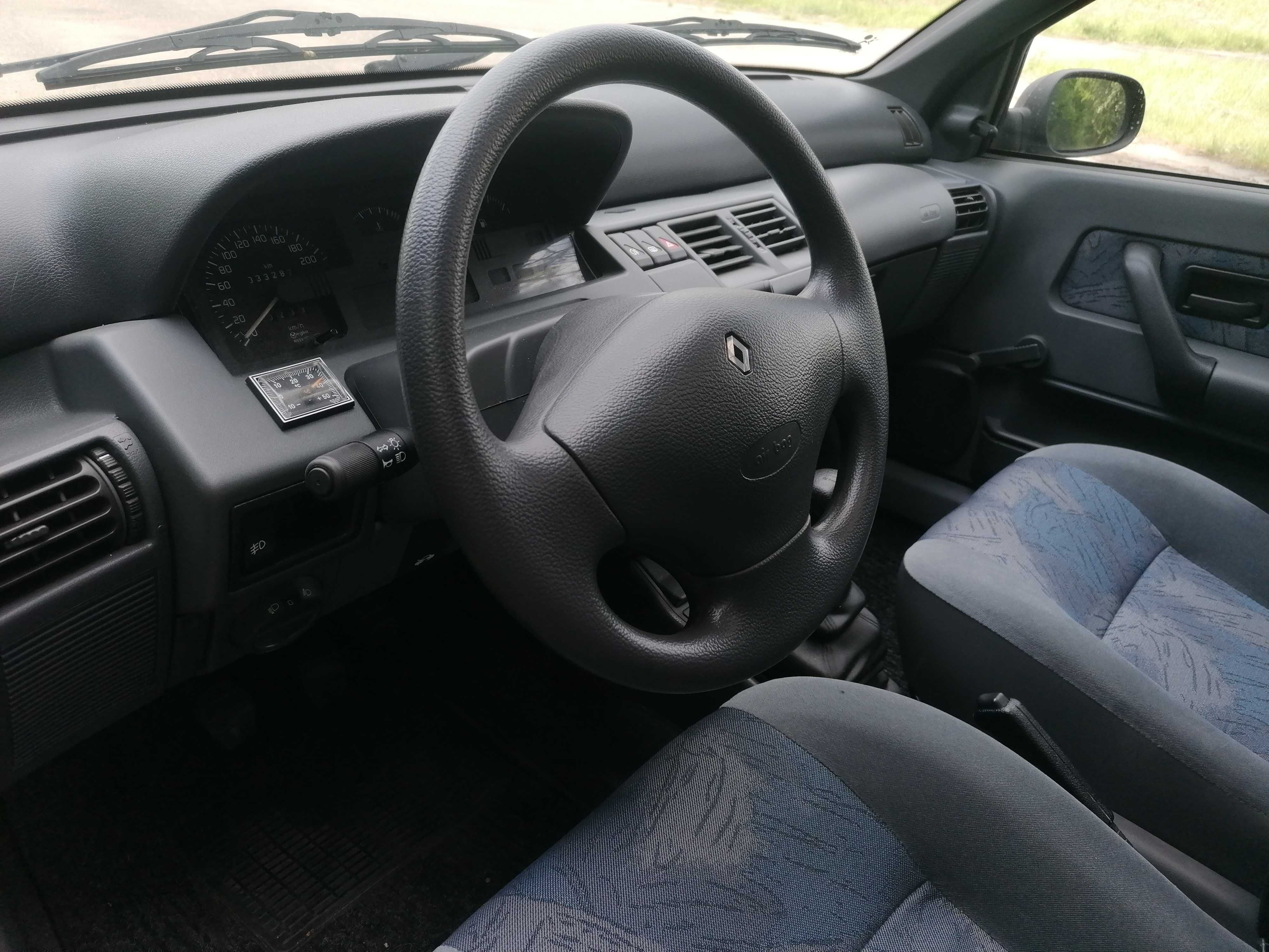Renault Clio   33 tys km przebiegu
