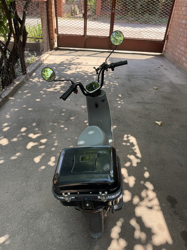 Продам електроскуткр Aima D350