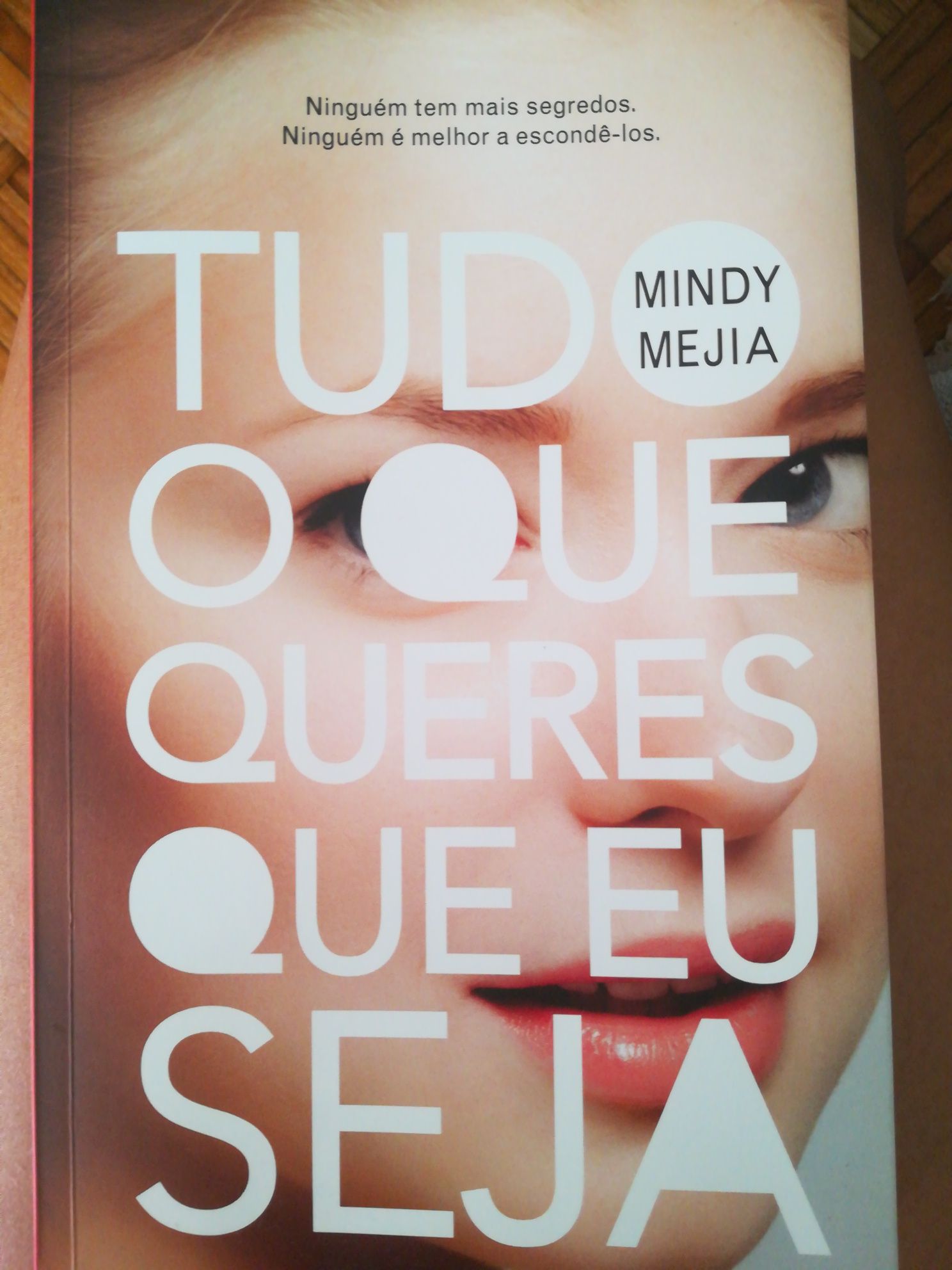 Tudo o que queres que eu seja, Mindy Mejia