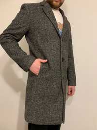 Сіре класичне чоловіче пальто
