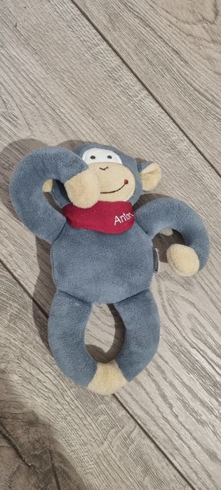 Drewniany gryzak i pluszowa grzechotka