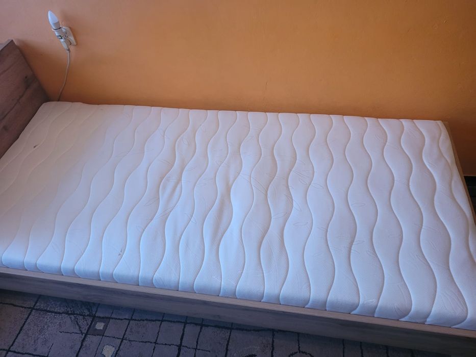 Materac stan bardzo dobry u 90/200