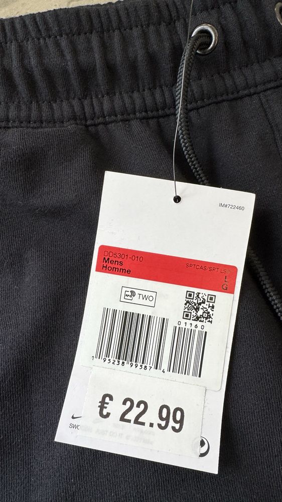 Оригінальні шорти Nike Tech Essentials