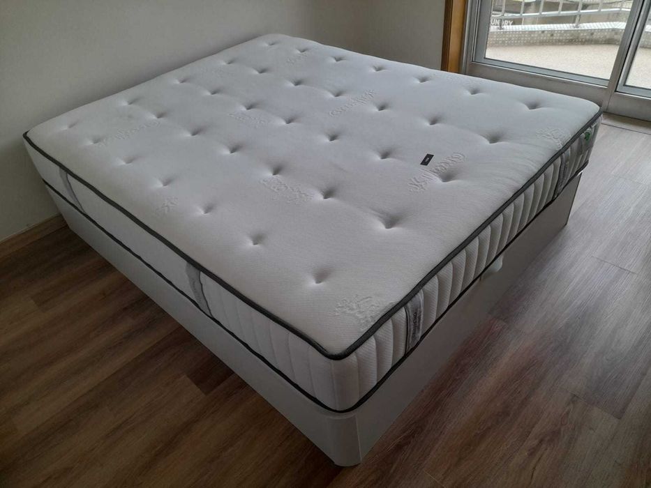 Base sommier e colchão Queen de alta qualidade, em ÓTIMO estado