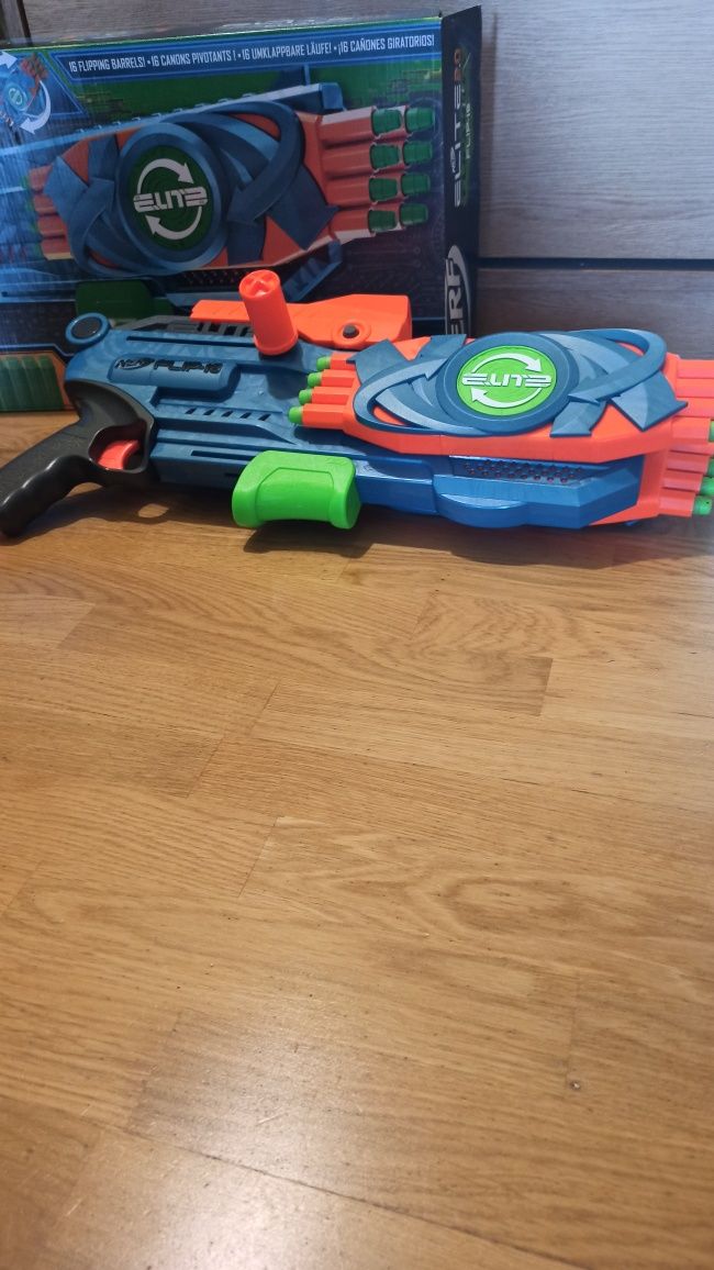 Nerf бластер flip-16