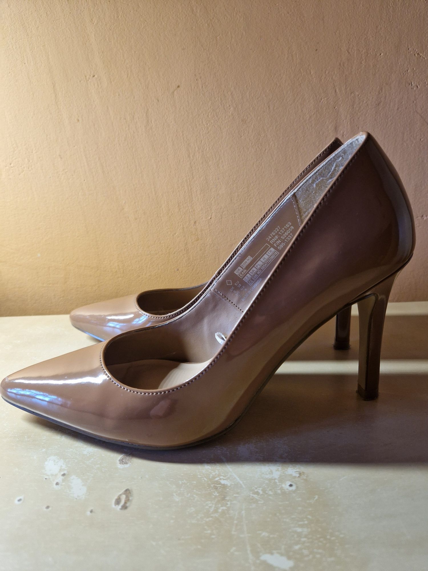 Szpilki, buty na obcasie 9 cm beżowe, brązowe, cieliste