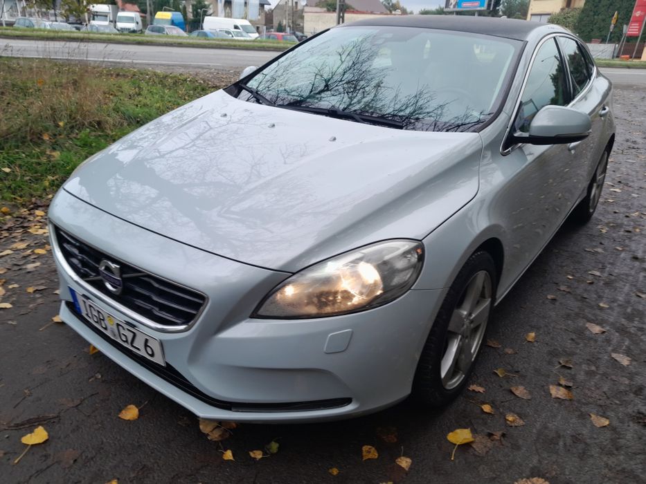 VOLVO V40 Momentum T3 150 KM virtual cockpit, harmann cardon