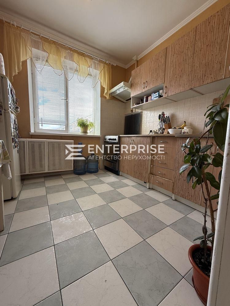 Продаж 2к квартири вул. Озерна, 14 Оболонський район