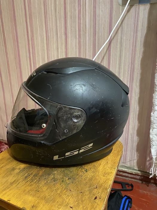 Шлем мото L52 састояние  отличное оригинал  дефектов нету  пишите звон