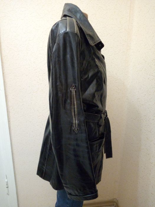 Кожаный женский пиджак.