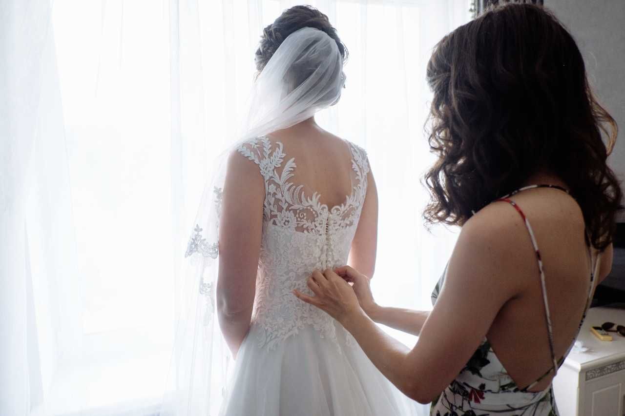 Продается свадебное платье с фатой в отличном состоянии размер М