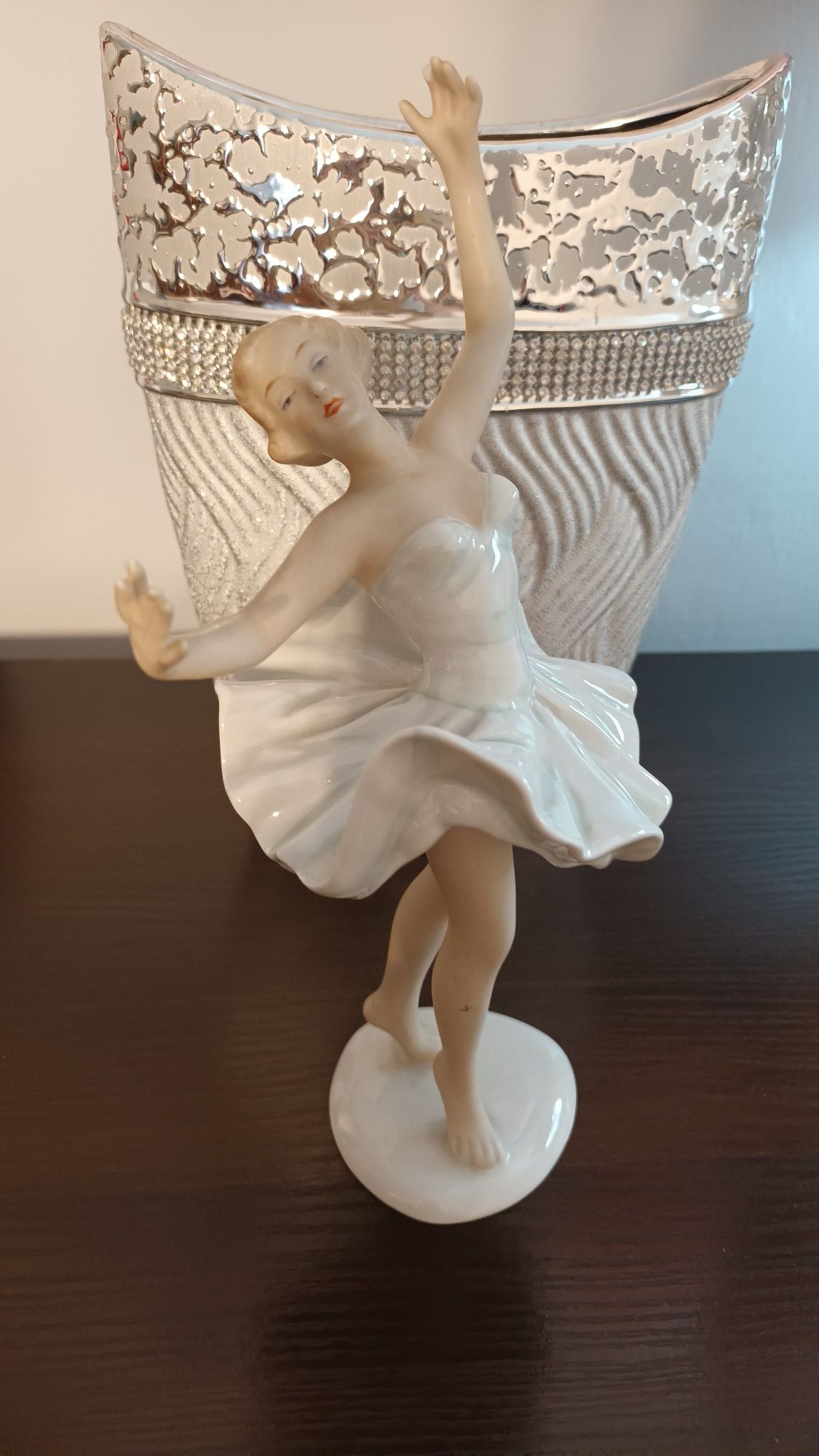 Figurka porcelanowa sygnatura  WALLENDORF PRL baletnica tancerka