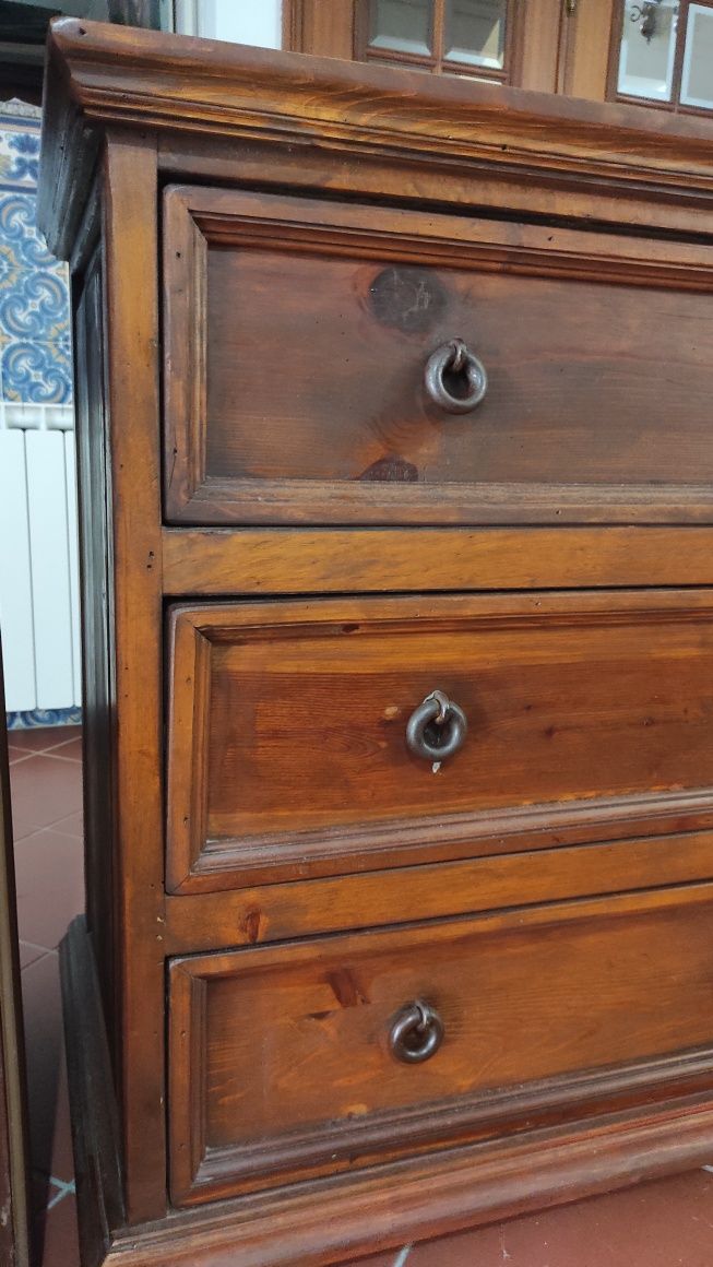 Cómoda em madeira de 3 gavetas