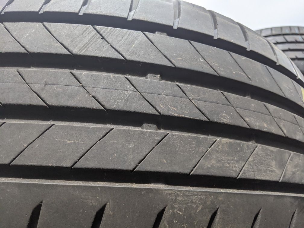 235/50R19 Bridgestone 22рік