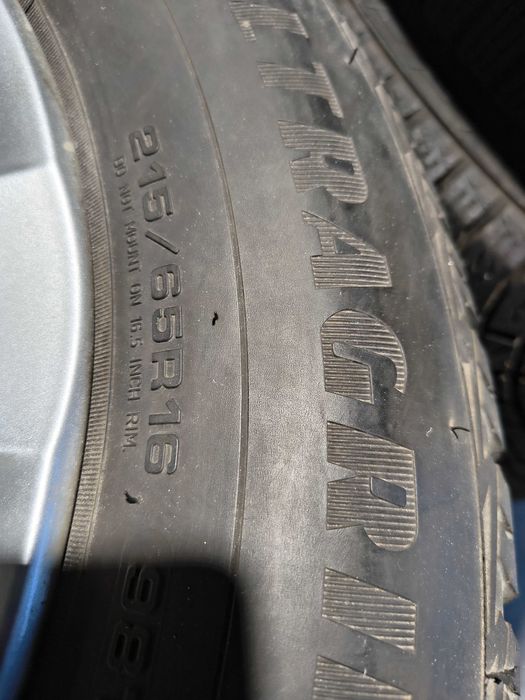 Opona 215/65 R16 Goodyear Ultragrip Ice 2
