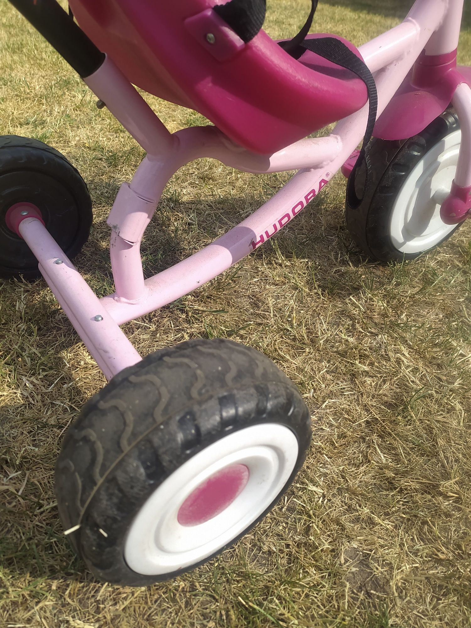 Różowy rowerek trójkołowy hudora