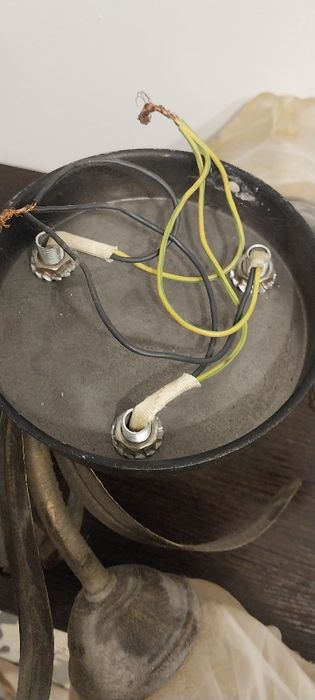 Люстра на стелю на 3 лампочки з малим цоколем