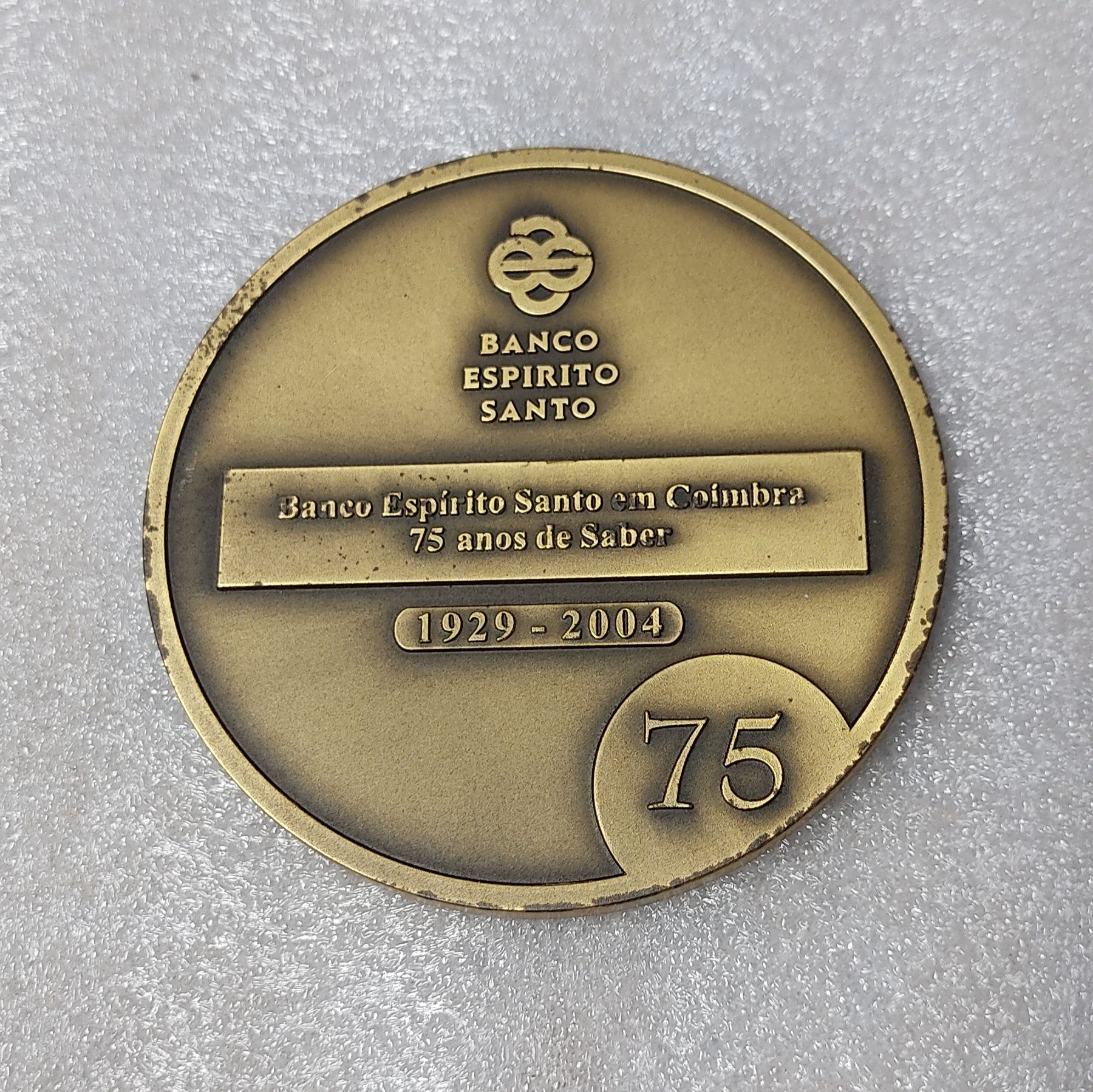 Medalha comemorativa dos 75 anos do BES em Coimbra